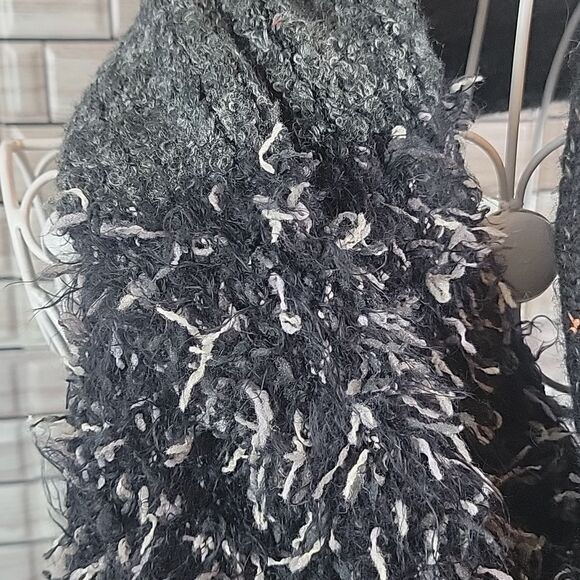 Unbranded winter scarf - Picture 3 of 5